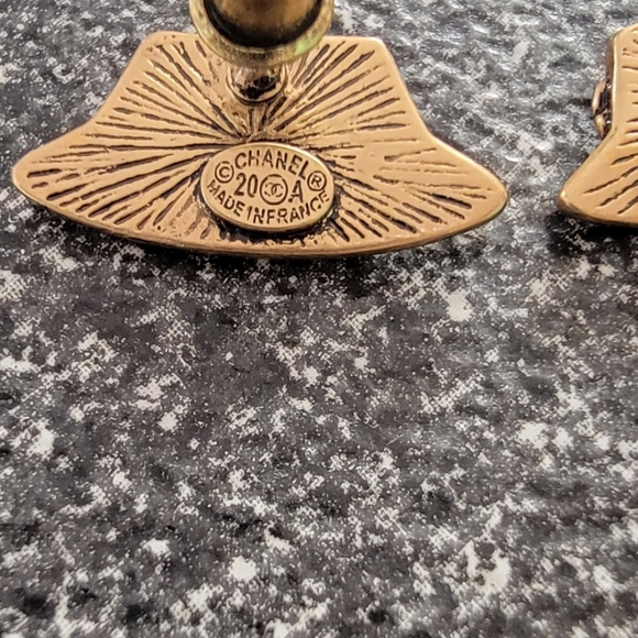 Chanel Vintage Goldtone Gold Earrings Black Enamel & Glass Pearls - Picture 8 of 15